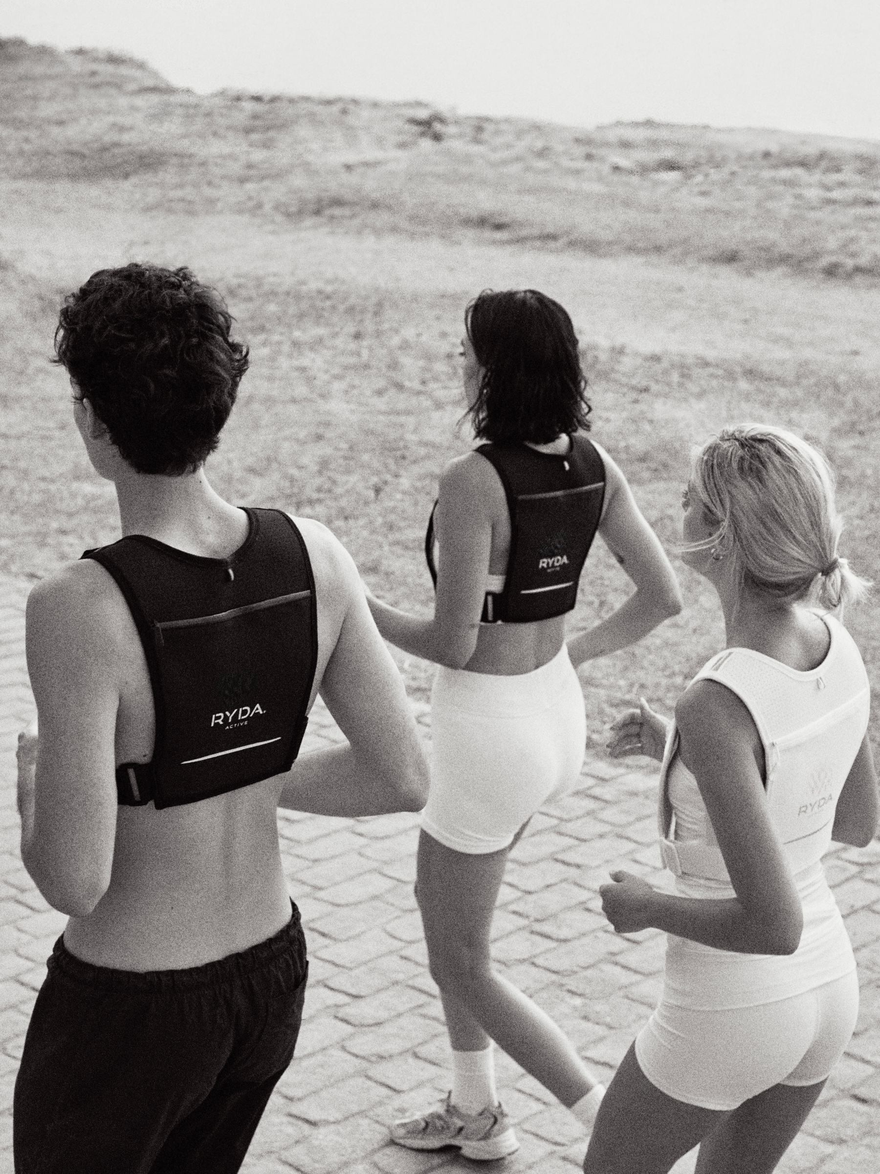 RYDA Essentials Set – Running Vest + Canvas Bag