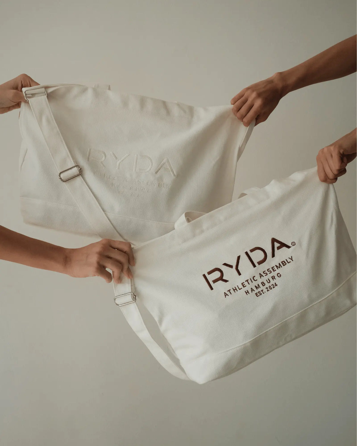 RYDA Canvas Bag als vielseitige Tasche für Alltag, Sport und Reisen#Stickerei_Tonal
