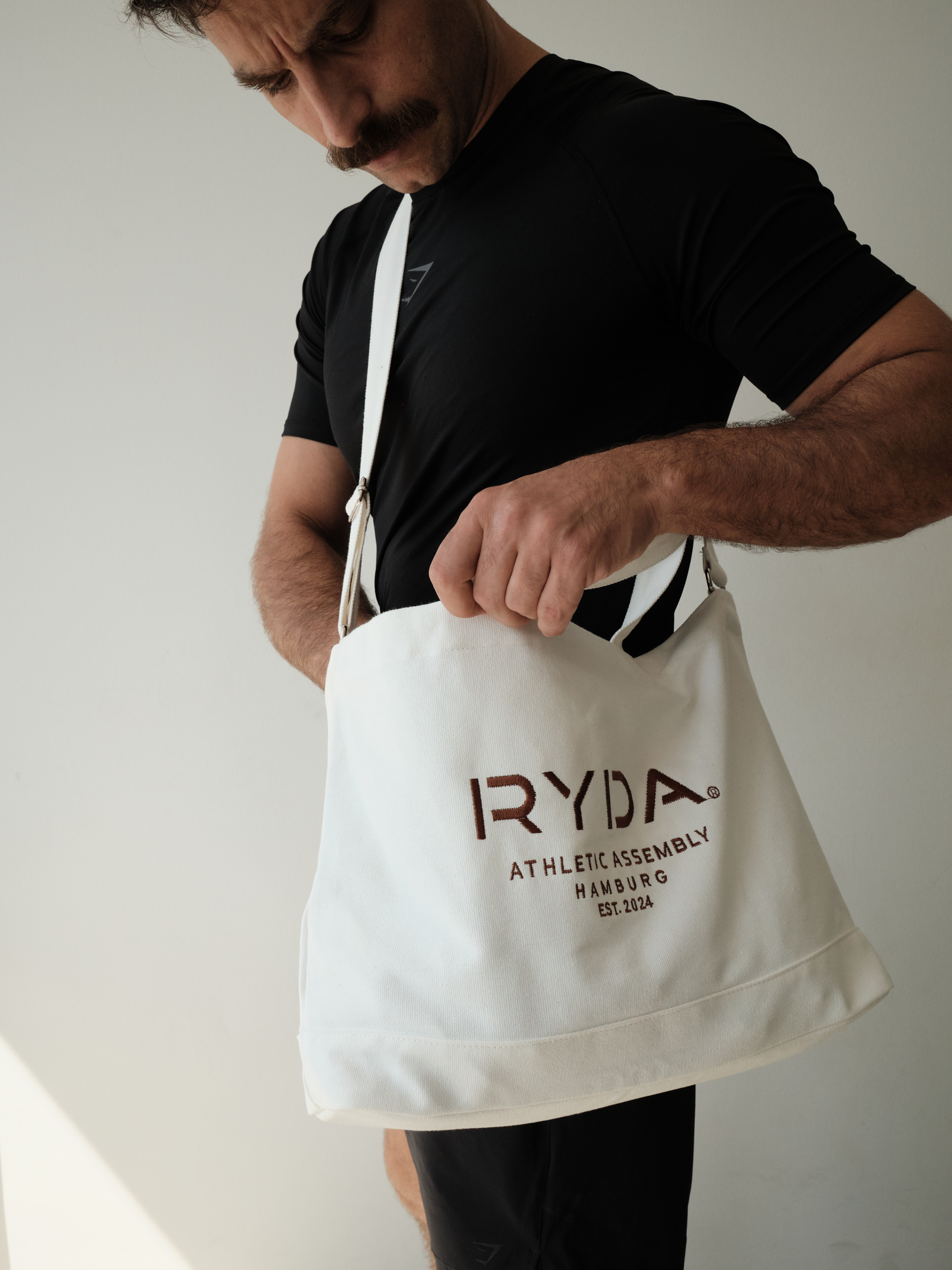 RYDA Canvas Bag mit verstellbarem Crossbody-Gurt und kurzen Henkeln