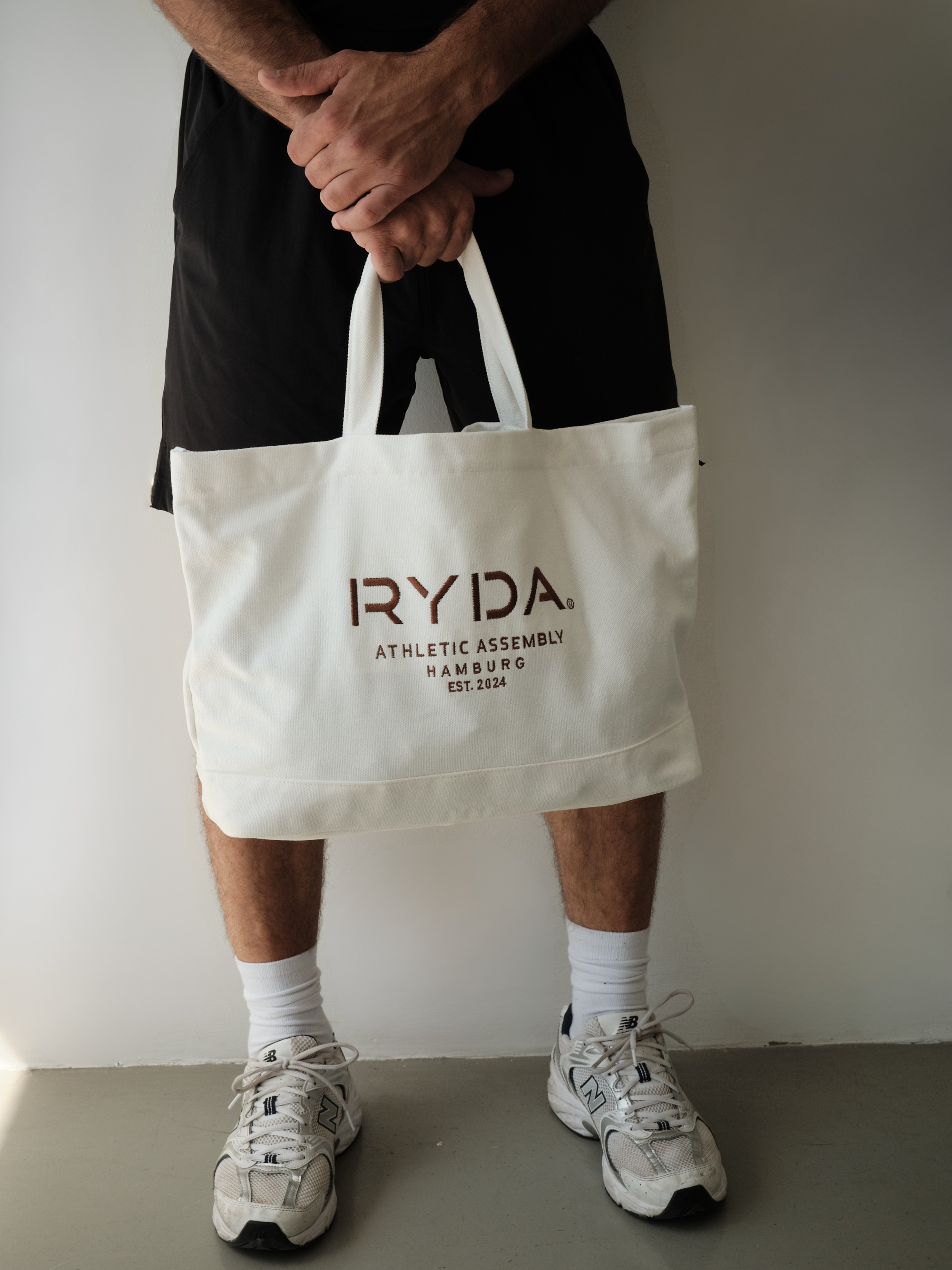 RYDA Canvas Tote Bag mit integriertem Trolley-Sleeve auf der Rückseite